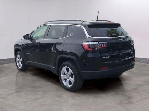 Diamond Black Crystal Pearlcoat 2021 Jeep Compass Latitude