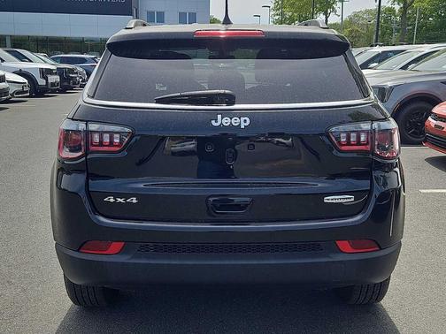 Diamond Black Crystal Pearlcoat 2021 Jeep Compass Latitude