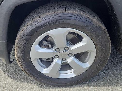 Diamond Black Crystal Pearlcoat 2021 Jeep Compass Latitude