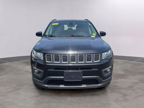 Diamond Black Crystal Pearlcoat 2021 Jeep Compass Latitude