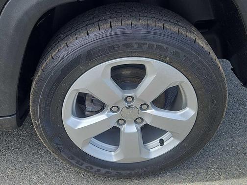Diamond Black Crystal Pearlcoat 2021 Jeep Compass Latitude