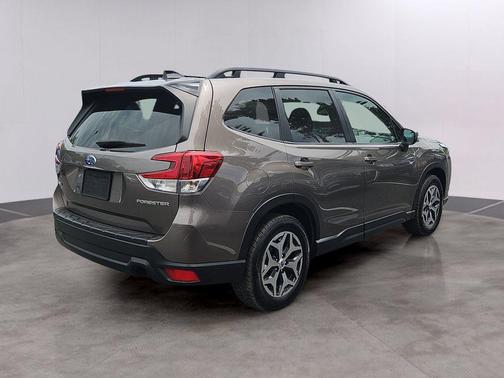 Brilliant Bronze Metallic 2024 Subaru Forester Premium
