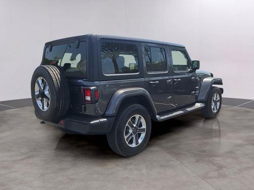 Granite Crystal Metallic Clearcoat 2019 Jeep Wrangler Unlimited Sahara