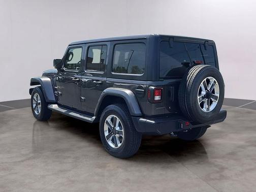 Granite Crystal Metallic Clearcoat 2019 Jeep Wrangler Unlimited Sahara