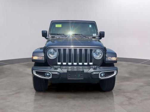 Granite Crystal Metallic Clearcoat 2019 Jeep Wrangler Unlimited Sahara
