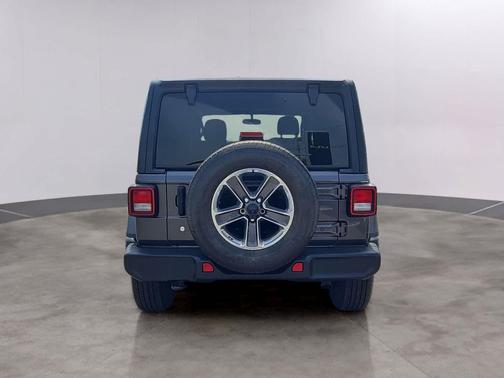 Granite Crystal Metallic Clearcoat 2019 Jeep Wrangler Unlimited Sahara