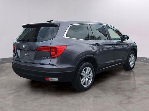 Modern Steel Metallic 2016 Honda Pilot LX