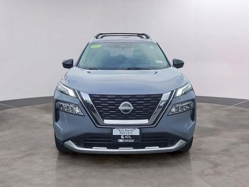 Boulder Gray Pearl/Super Black 2023 Nissan Rogue Platinum
