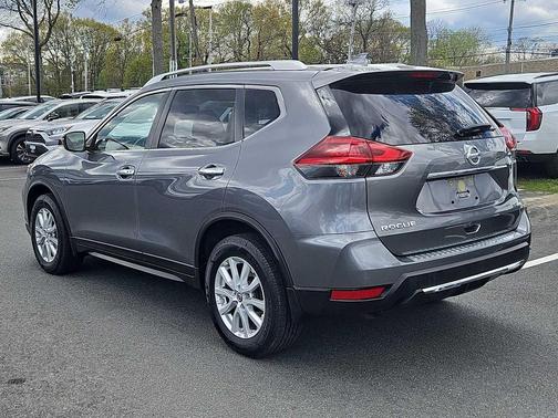 Gun Metallic 2018 Nissan Rogue SV