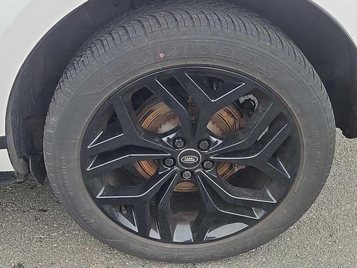 Ostuni Pearl White Metallic 2023 Land Rover Range Rover Evoque R-Dynamic SE