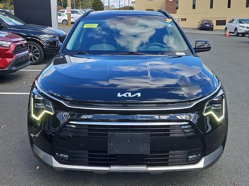 Aurora Black Pearl 2023 Kia Niro Touring