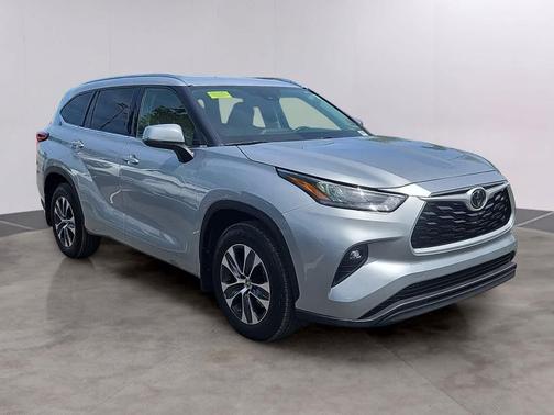 Celestial Silver Metallic 2020 Toyota Highlander XLE