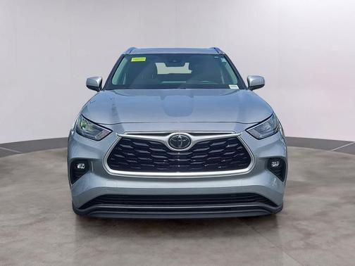 Celestial Silver Metallic 2020 Toyota Highlander XLE
