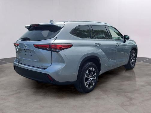 Celestial Silver Metallic 2020 Toyota Highlander XLE