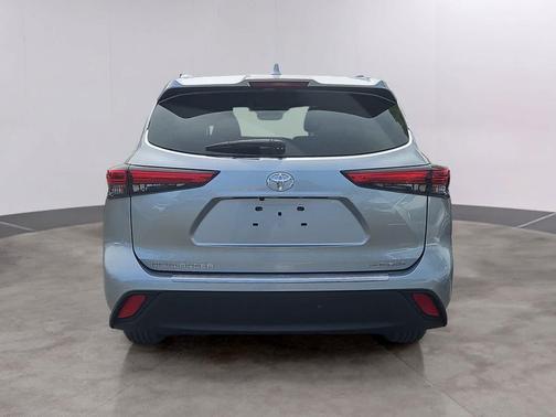 Celestial Silver Metallic 2020 Toyota Highlander XLE