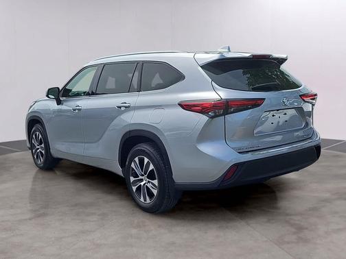 Celestial Silver Metallic 2020 Toyota Highlander XLE