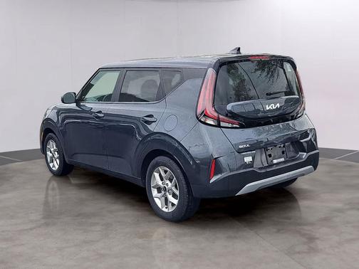 Gravity Gray 2023 Kia Soul LX