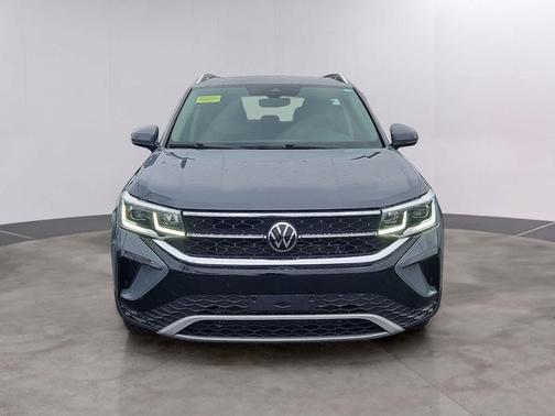 Pure Gray 2023 Volkswagen Taos 1.5T SEL