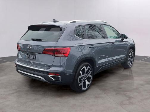 Pure Gray 2023 Volkswagen Taos 1.5T SEL