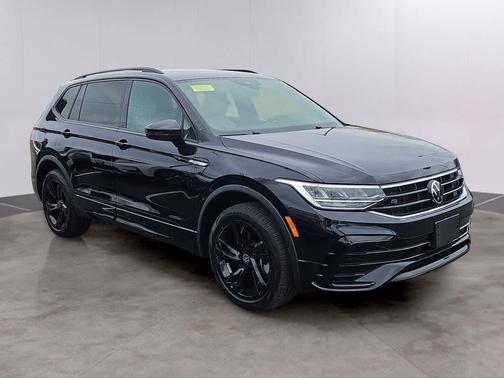 Deep Black Pearl 2023 Volkswagen Tiguan 2.0T SE R-Line Black 4MOTION