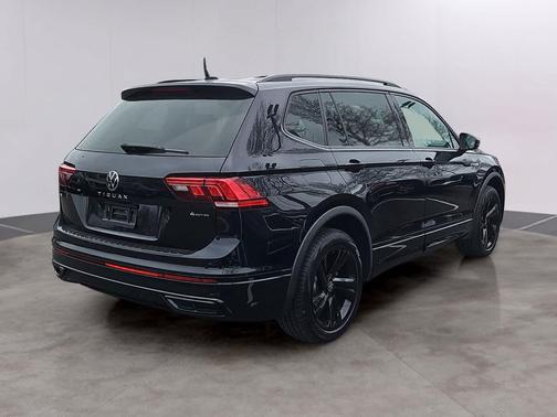 Deep Black Pearl 2023 Volkswagen Tiguan 2.0T SE R-Line Black 4MOTION