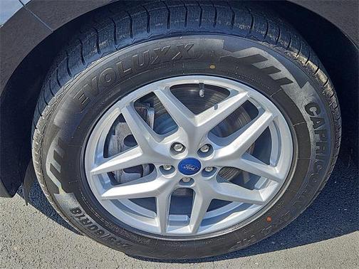 2021 Ford Edge SE