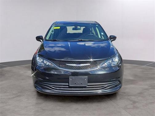 2020 Chrysler Voyager LX