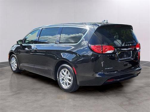 2020 Chrysler Voyager LX