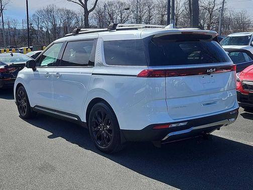 2024 Kia Carnival SX