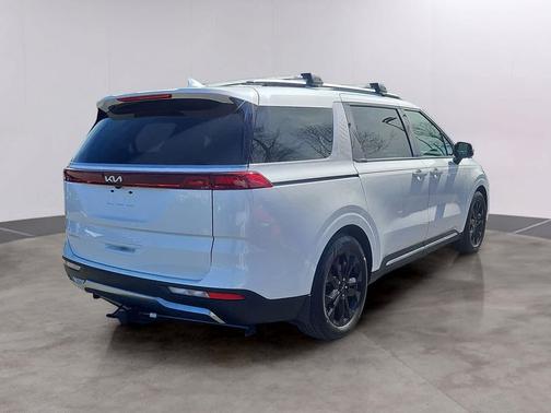 2024 Kia Carnival SX