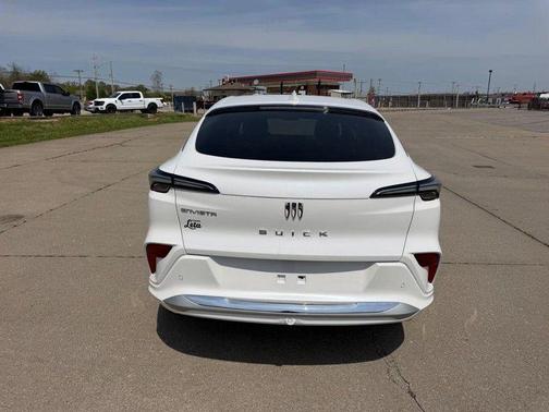 White Frost Tricoat 2026 Buick Envista Avenir FWD