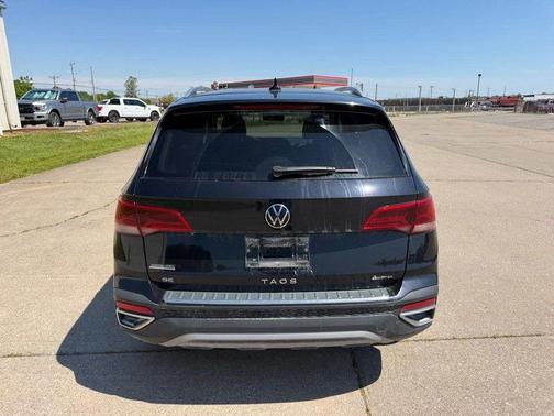 Black 2022 Volkswagen Taos 1.5T SE