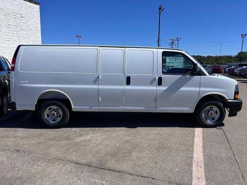 2025 GMC Savana 2500 Work Van