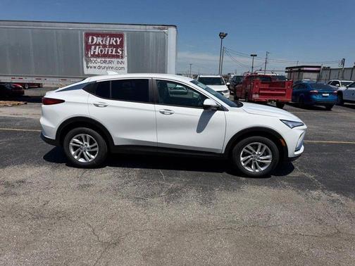 White Frost Tricoat 2026 Buick Envista Avenir FWD