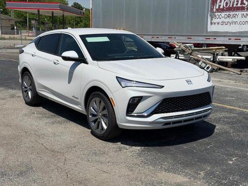 White Frost Tricoat 2026 Buick Envista Avenir FWD