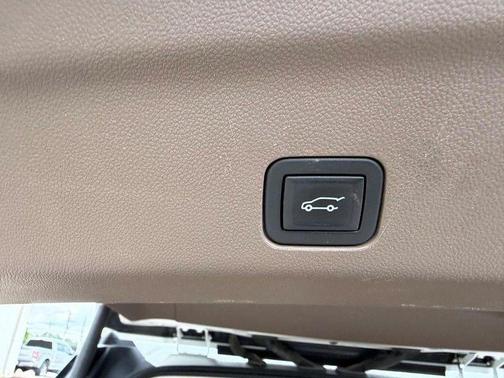 White Frost Tricoat 2021 GMC Yukon Denali
