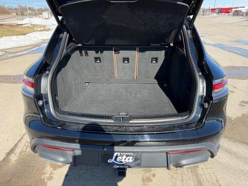 2022 Porsche Macan Base