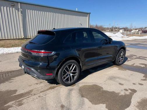 2022 Porsche Macan Base