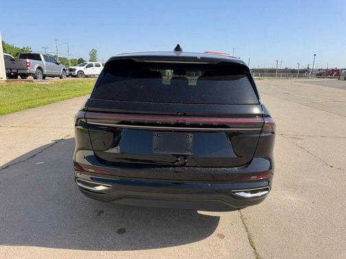 Infinite Black Metallic Clearcoat 2025 Lincoln Nautilus Premiere