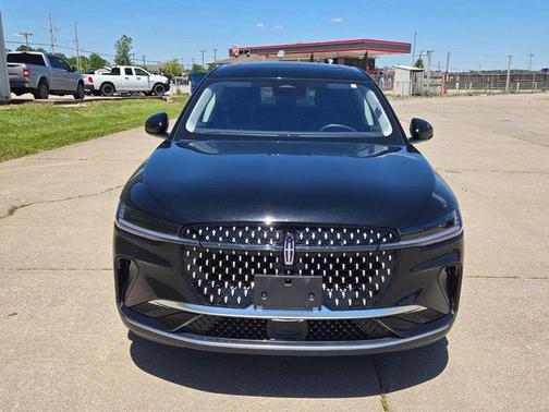 Infinite Black Metallic Clearcoat 2025 Lincoln Nautilus Premiere