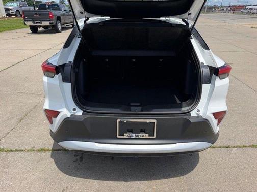 Summit White 2026 Buick Envista Preferred FWD