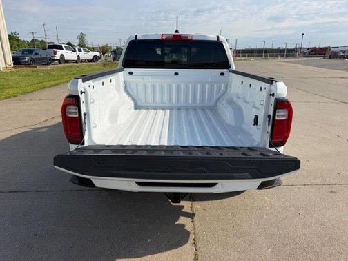 Summit White 2026 GMC Canyon Elevation