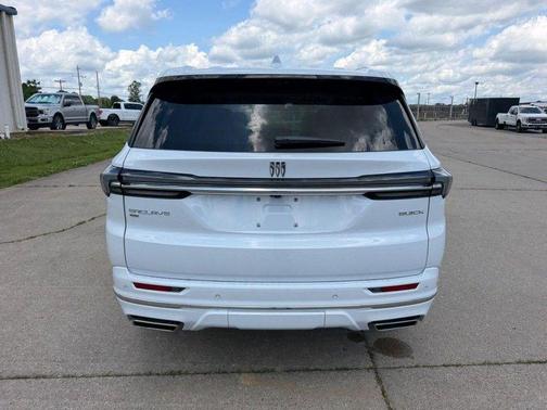 Iridescent White Tricoat 2026 Buick Enclave Avenir FWD