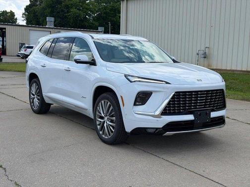 Iridescent White Tricoat 2026 Buick Enclave Avenir FWD