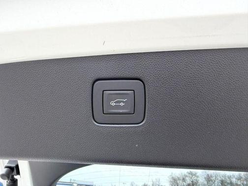 Summit White 2026 Buick Envista Preferred FWD