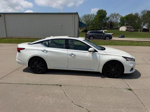 Pearl White Tricoat 2019 Nissan Altima 2.5 Platinum