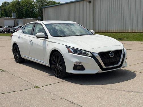 Pearl White Tricoat 2019 Nissan Altima 2.5 Platinum