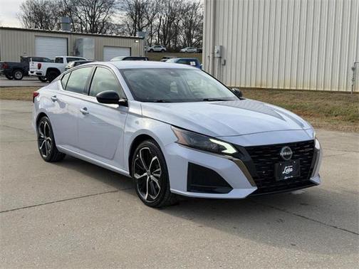 2023 Nissan Altima SR FWD