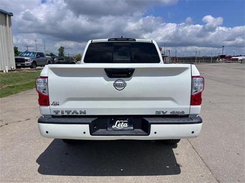 2023 Nissan Titan SV