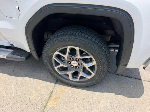 Summit White 2026 GMC Sierra 1500 SLT